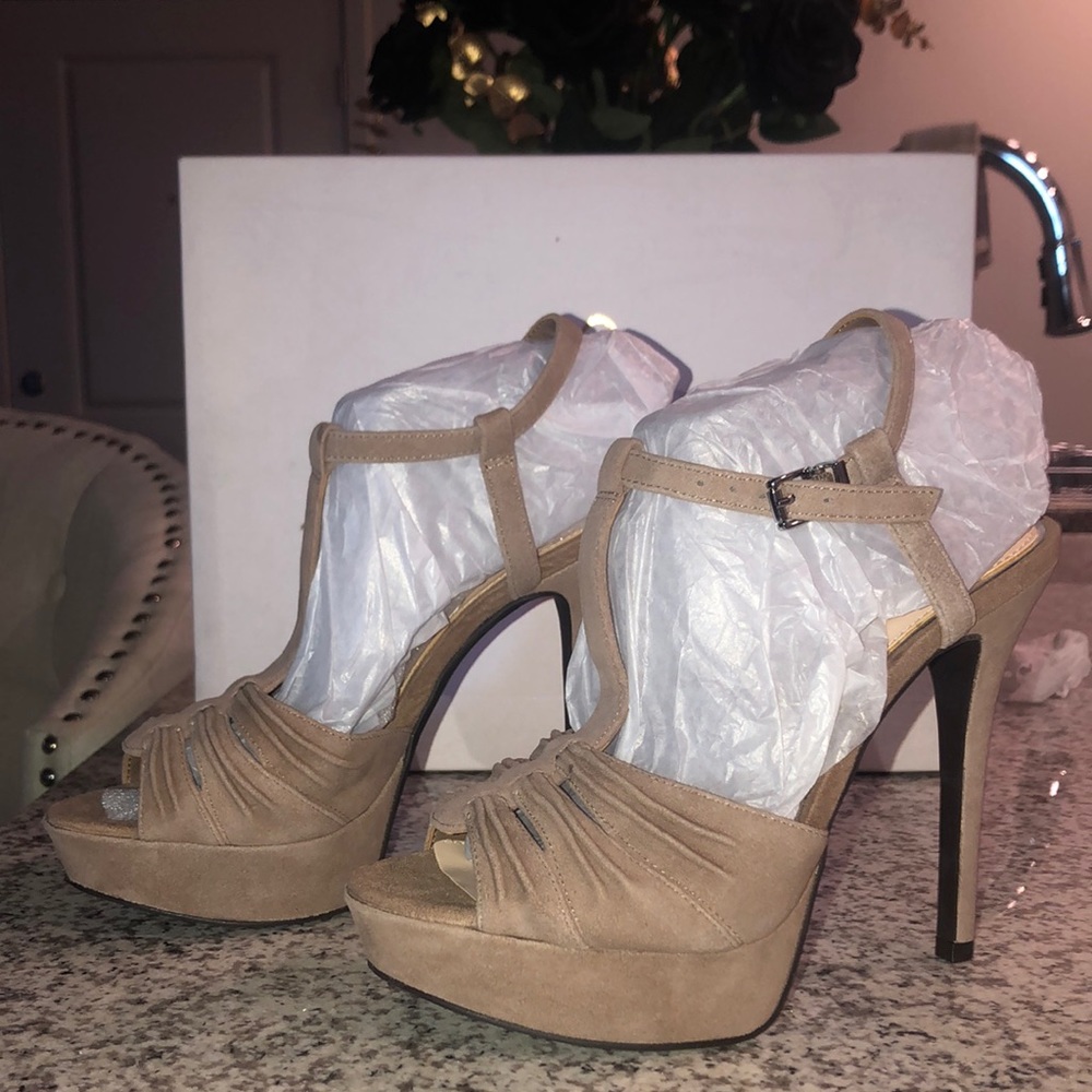 Suede ankle strap pumps
